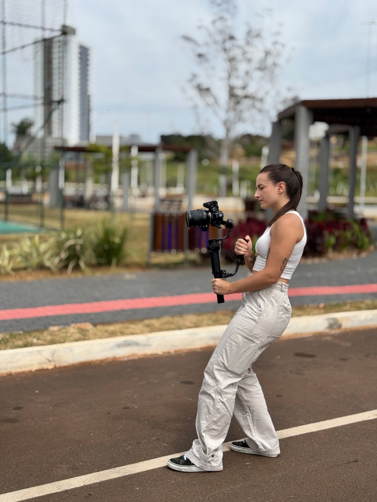 Fundadora da Visarte Filmes gravando em externa